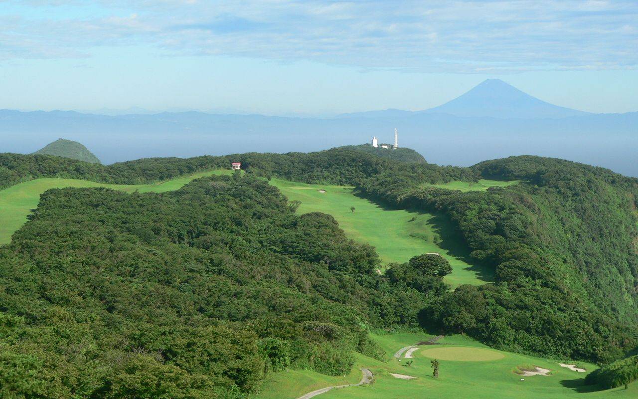 富士山に向かってゴルフ場全景